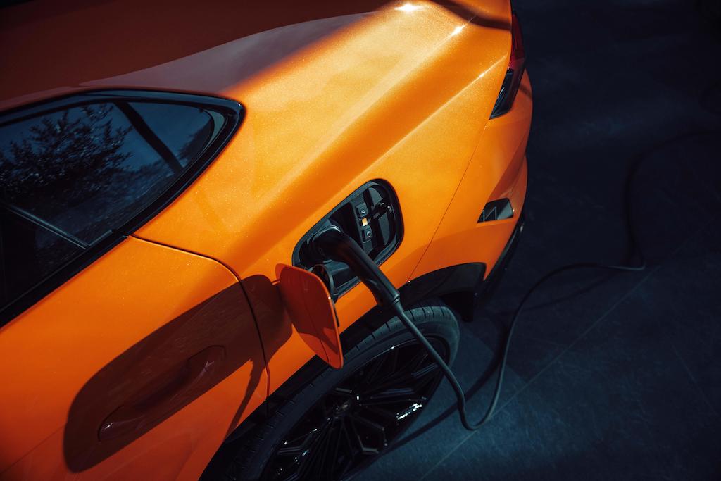 The Lamborghini Urus SE. A new plug-in hybrid crossover. Image courtesy of Lamborghini.