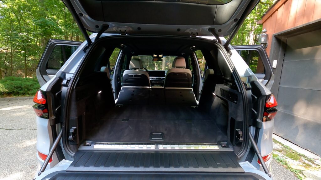 2024 BMW X5 xDrive50e cargo space, second row folded. Image by Robin Warner.