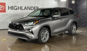 The 2025 Toyota Highlander Hybrid 25th Edition, front 3/4. Image by Robin Warner