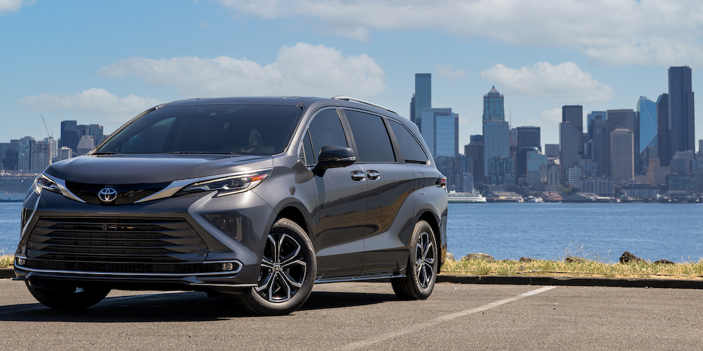 2025 Toyota Sienna Platinum, front 3/4. Image courtesy of Toyota.