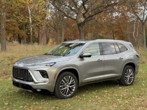 2025 Buick Enclave Avenir, front 3/4. Image by Robin Warner