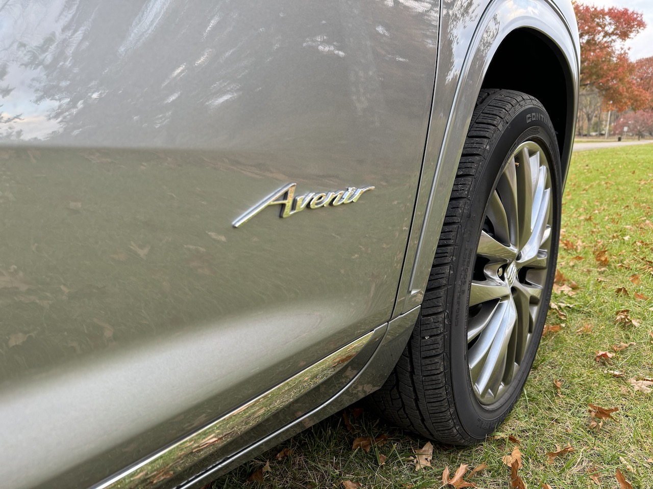 2025 Buick Enclave Avenir, Avenir lettering. Image by Robin Warner