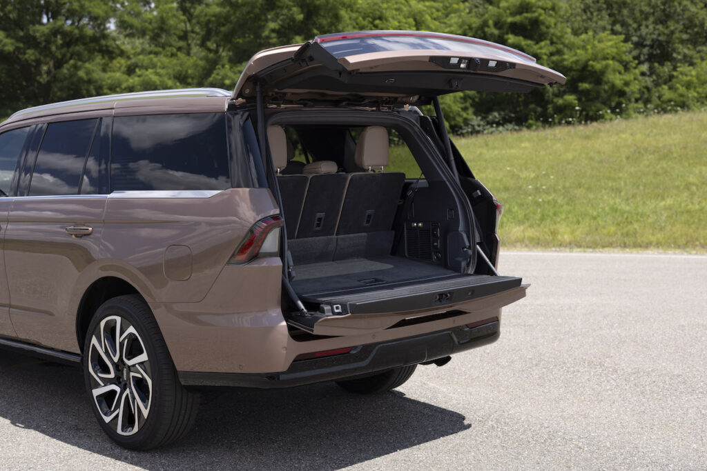 2025 Lincoln Navigator, Split Gate. Image courtesy of Lincoln