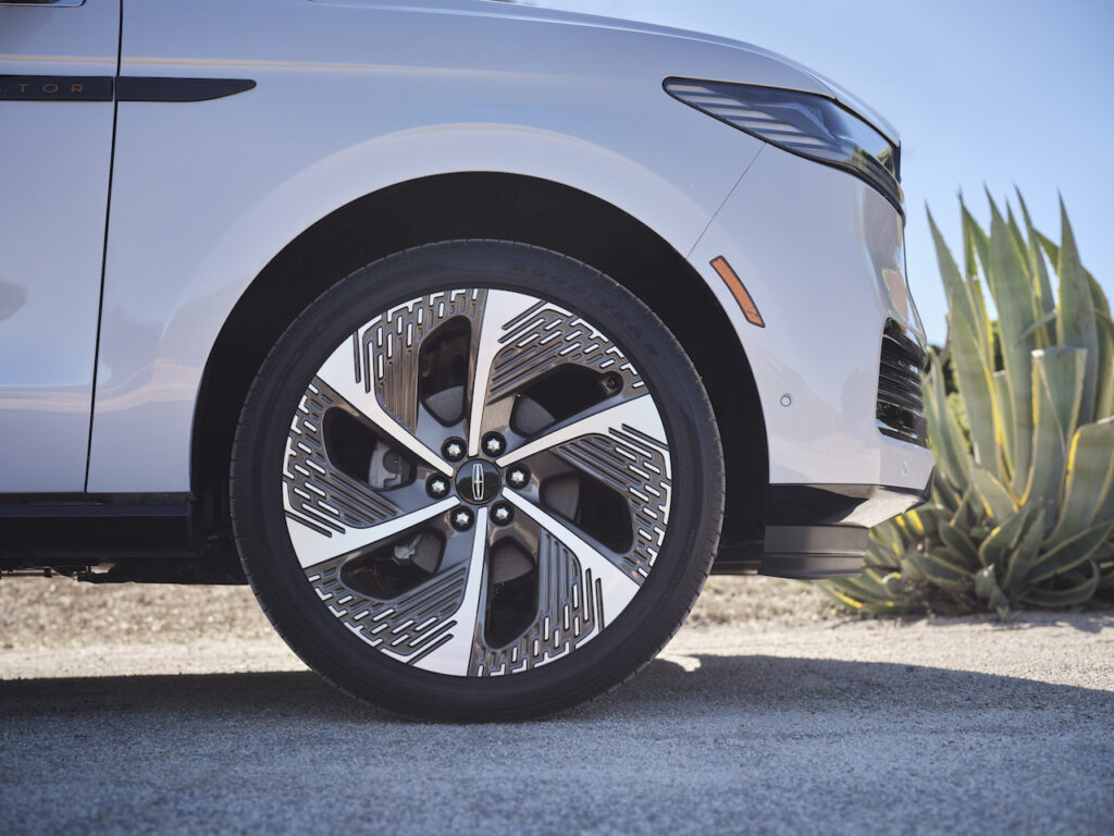 2025 Lincoln Navigator, 24-inch wheel. Image courtesy of Lincoln