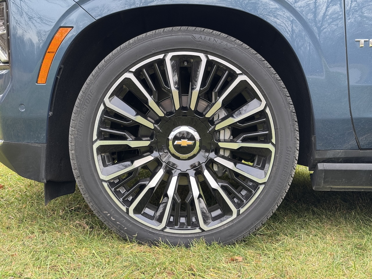 2025 Chevrolet Tahoe High Country. 24-inch wheel. Image by Robin Warner