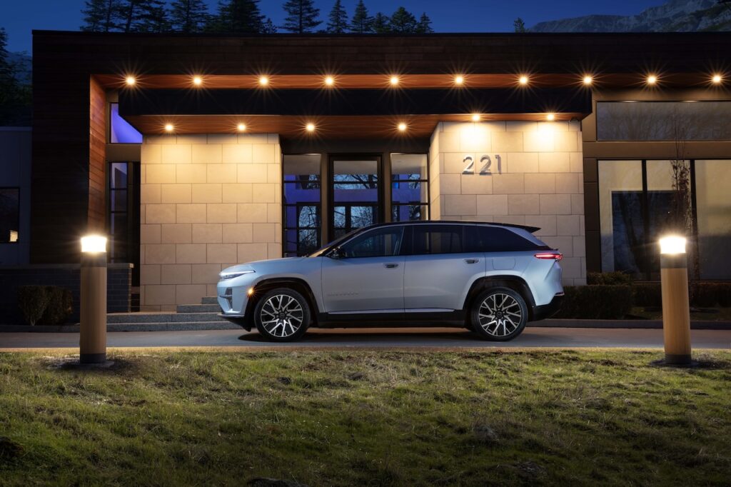 The 2025 Jeep Wagoneer S Limited, in profile. Image courtesy of Jeep